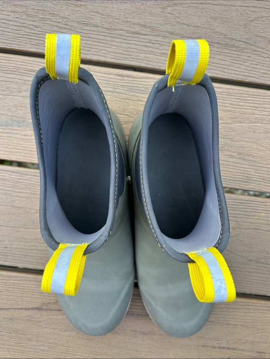 XTRATUF Men’s Gray Chelsea Deck Boots with Yellow Pull Tabs, Sz 9 main image 9